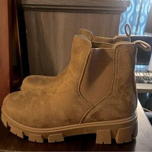 True Craft Chestnut Chelsea Boot size 8